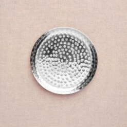 Deko-Teller Gehämmert Ø28cm ORIENTAL LOUNGE In Silber 7 Deko-Teller Gehämmert Ø28cm ORIENTAL LOUNGE In Silber -Einrichtungsgeschäft butlers deko teller gehammert o28cm oriental lounge in silber 2