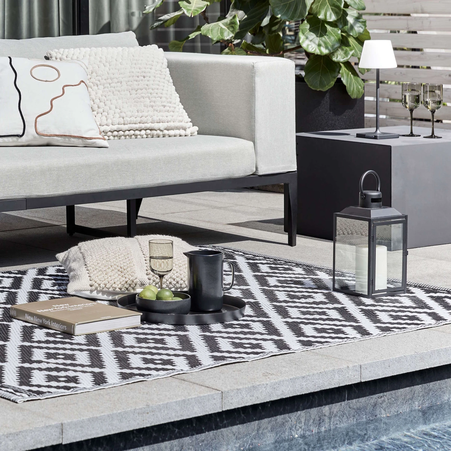 Outdoor Solar-Tischleuchte Mit Farbwechsel LIGHT UP In Schwarz-Weiß 13 Outdoor Solar-Tischleuchte Mit Farbwechsel LIGHT UP In Schwarz-Weiß – Bild 11